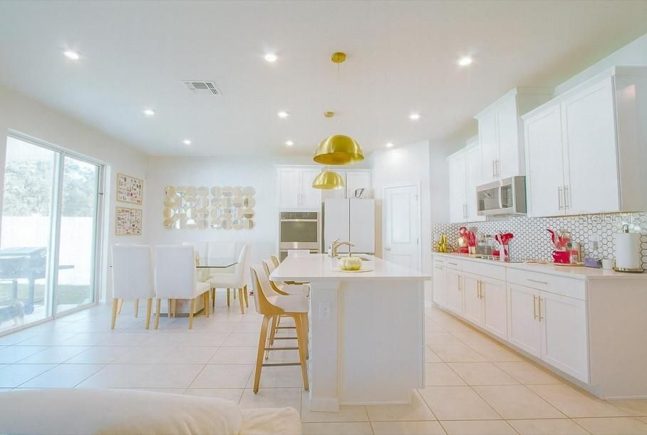 На продажу: $439,990 (4 спален, 3 ванн, 2336 Квадратных фут)