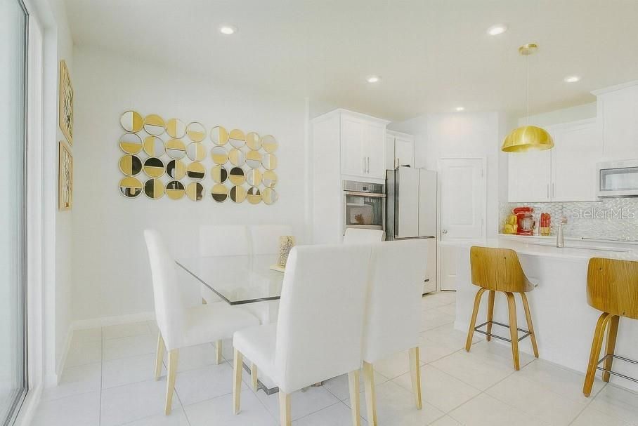 На продажу: $439,990 (4 спален, 3 ванн, 2336 Квадратных фут)