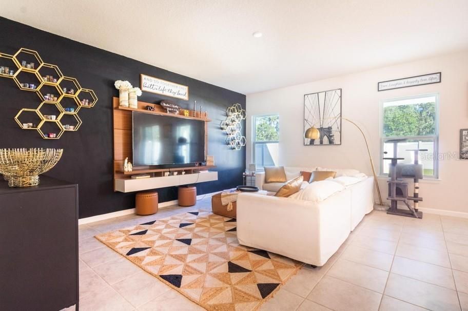 На продажу: $439,990 (4 спален, 3 ванн, 2336 Квадратных фут)