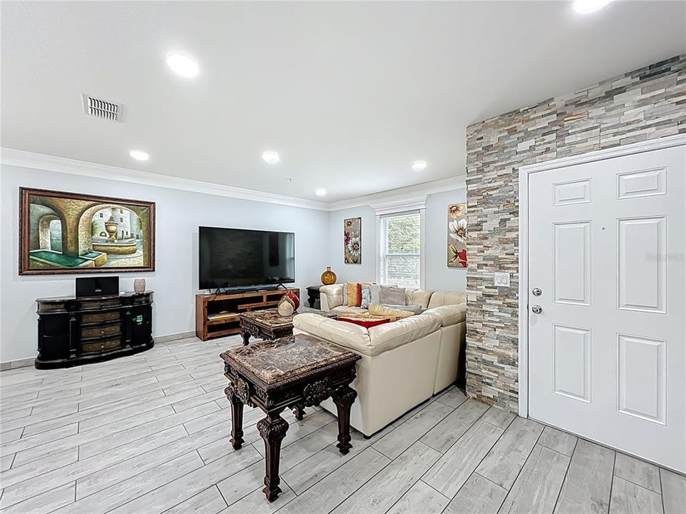 For Sale: $320,500 (3 beds, 2 baths, 1695 Square Feet)