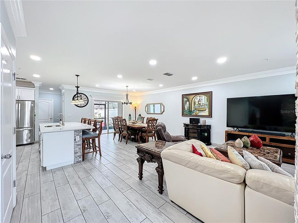 For Sale: $320,500 (3 beds, 2 baths, 1695 Square Feet)