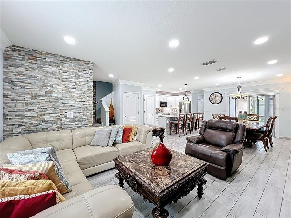 For Sale: $320,500 (3 beds, 2 baths, 1695 Square Feet)