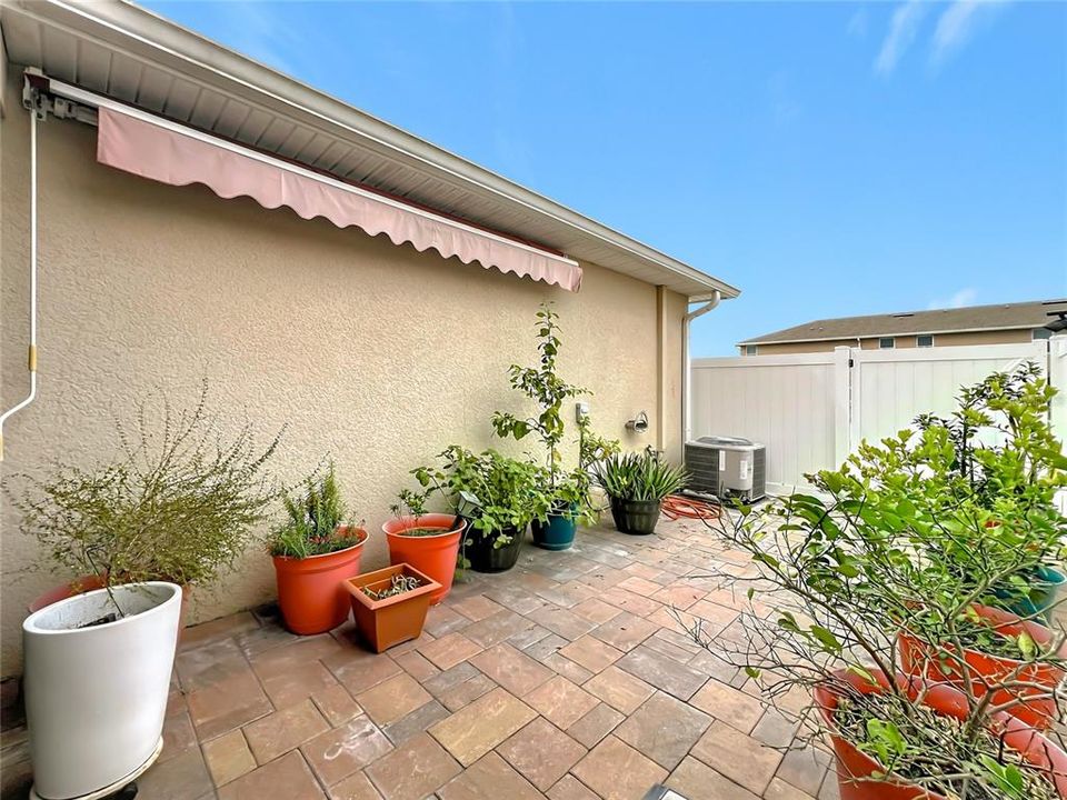 For Sale: $320,500 (3 beds, 2 baths, 1695 Square Feet)