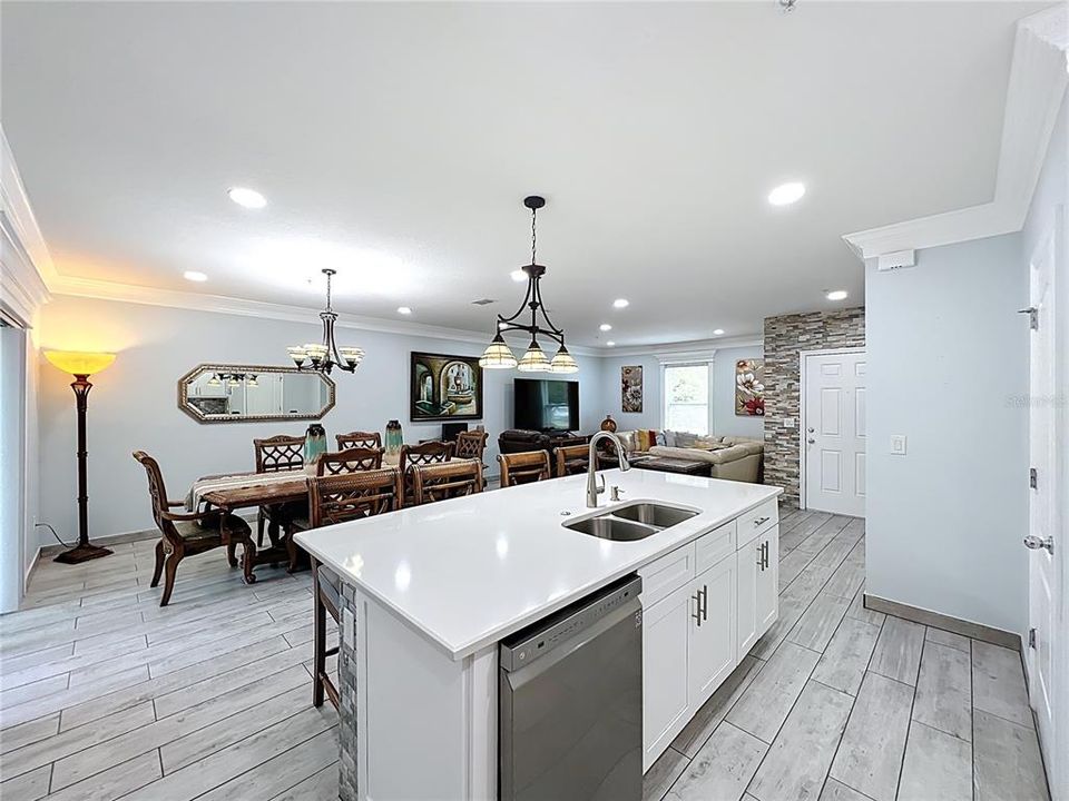 For Sale: $320,500 (3 beds, 2 baths, 1695 Square Feet)