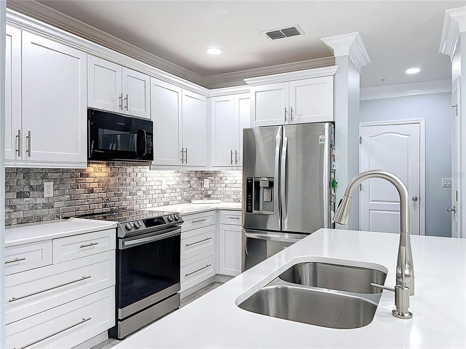 For Sale: $320,500 (3 beds, 2 baths, 1695 Square Feet)