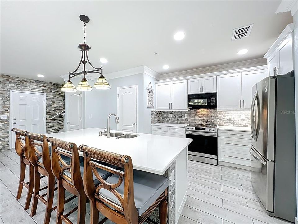 For Sale: $320,500 (3 beds, 2 baths, 1695 Square Feet)