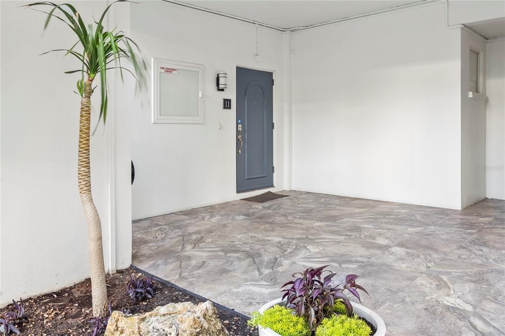 For Sale: $1,350,000 (3 beds, 2 baths, 1705 Square Feet)