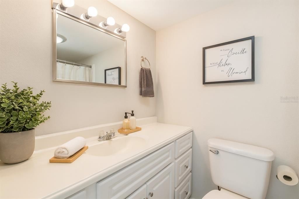 待售: $109,000 (2 贝兹, 2 浴室, 1062 平方英尺)