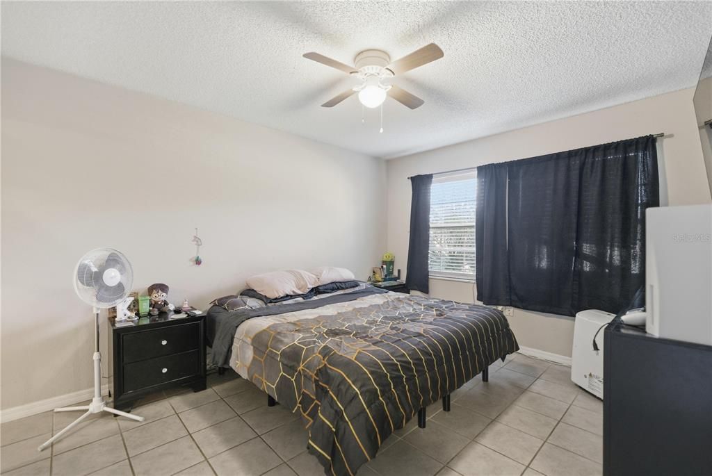 待售: $109,000 (2 贝兹, 2 浴室, 1062 平方英尺)