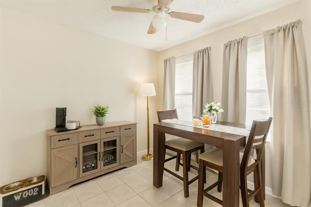 待售: $109,000 (2 贝兹, 2 浴室, 1062 平方英尺)