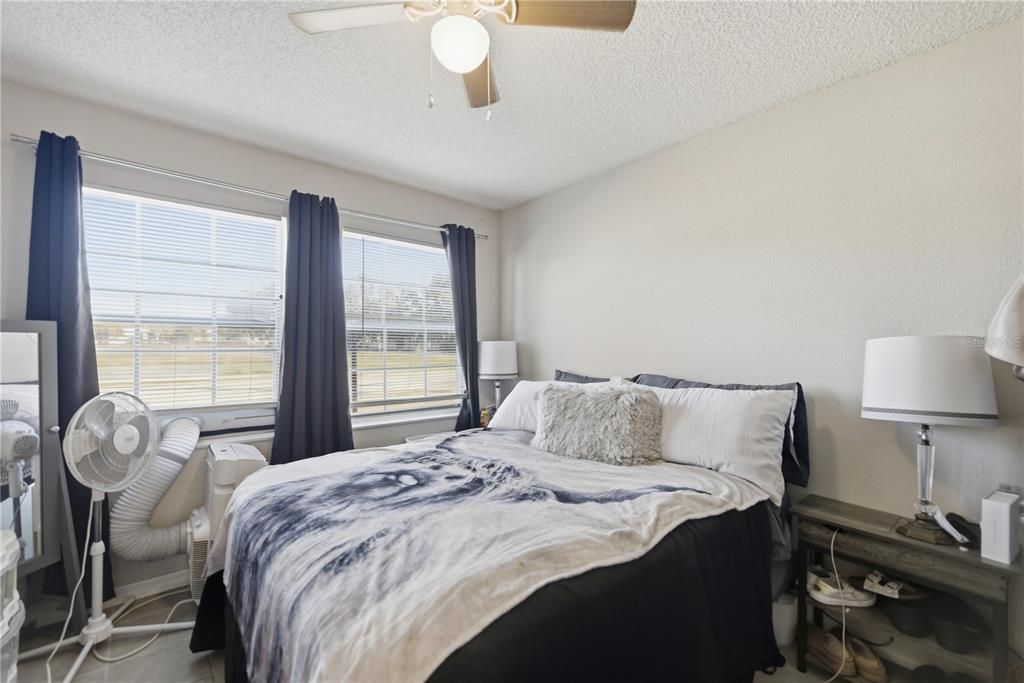 待售: $109,000 (2 贝兹, 2 浴室, 1062 平方英尺)