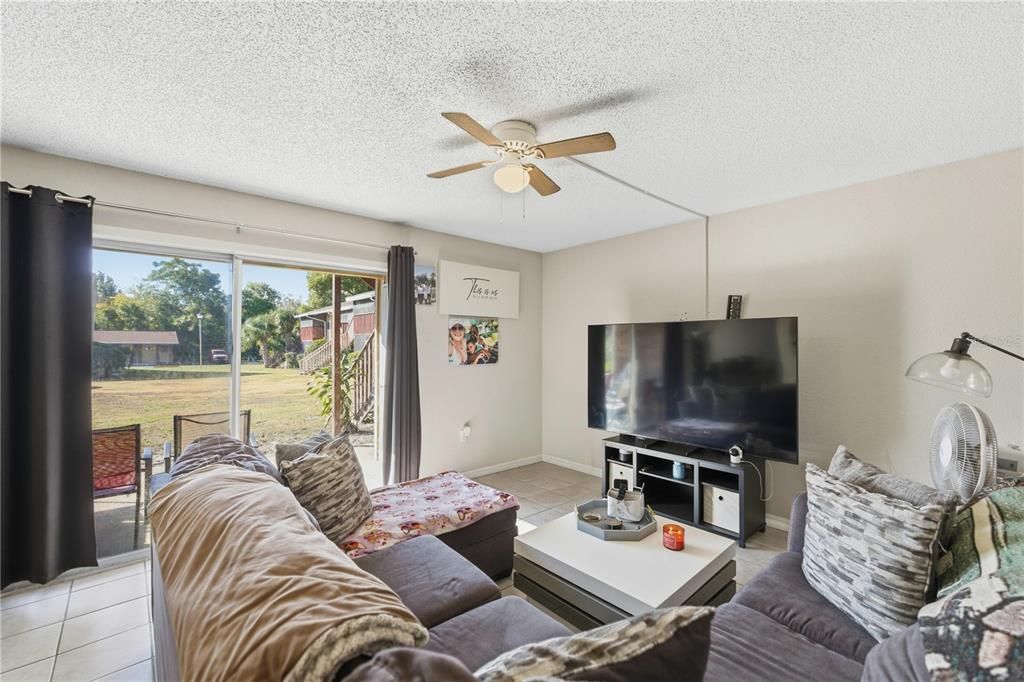 待售: $109,000 (2 贝兹, 2 浴室, 1062 平方英尺)