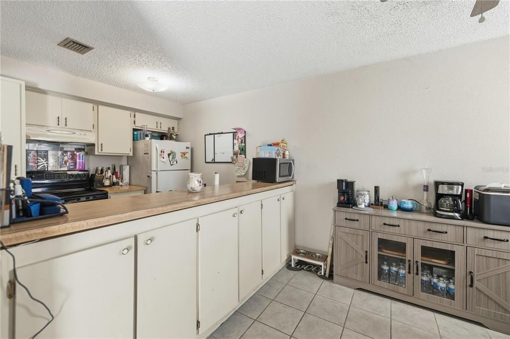 待售: $109,000 (2 贝兹, 2 浴室, 1062 平方英尺)