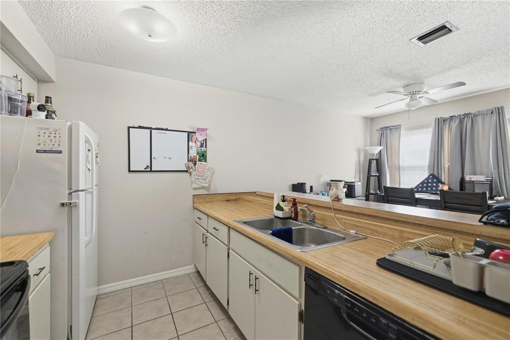 待售: $109,000 (2 贝兹, 2 浴室, 1062 平方英尺)