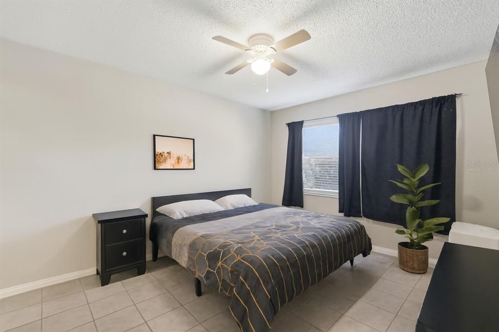 待售: $109,000 (2 贝兹, 2 浴室, 1062 平方英尺)