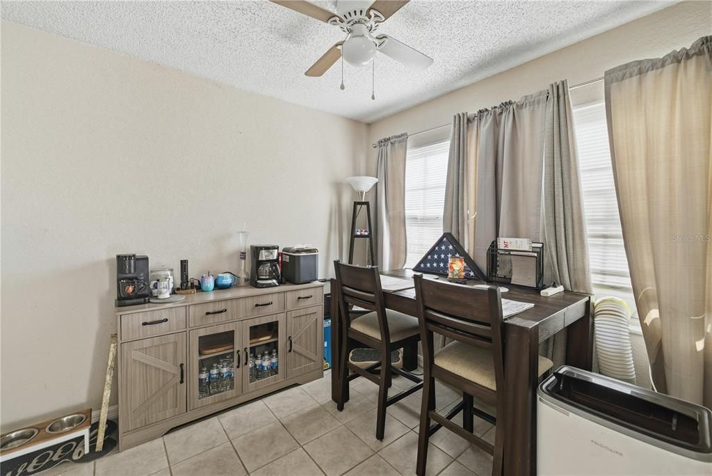 待售: $109,000 (2 贝兹, 2 浴室, 1062 平方英尺)