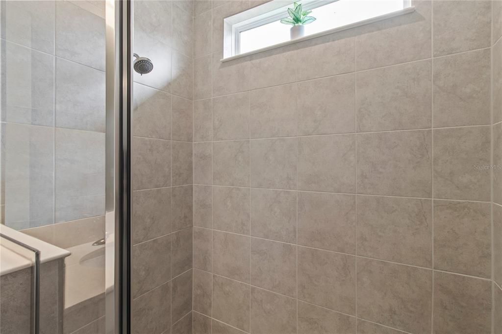 Activo con contrato: $329,000 (3 camas, 2 baños, 1509 Pies cuadrados)