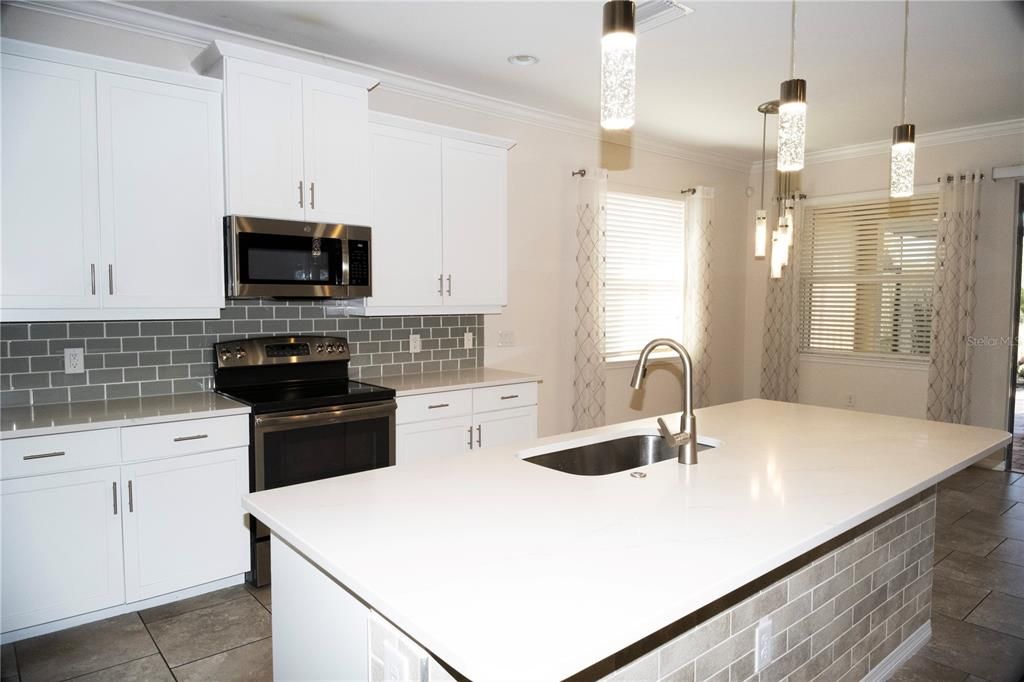 出租: $3,000 (3 贝兹, 2 浴室, 1984 平方英尺)