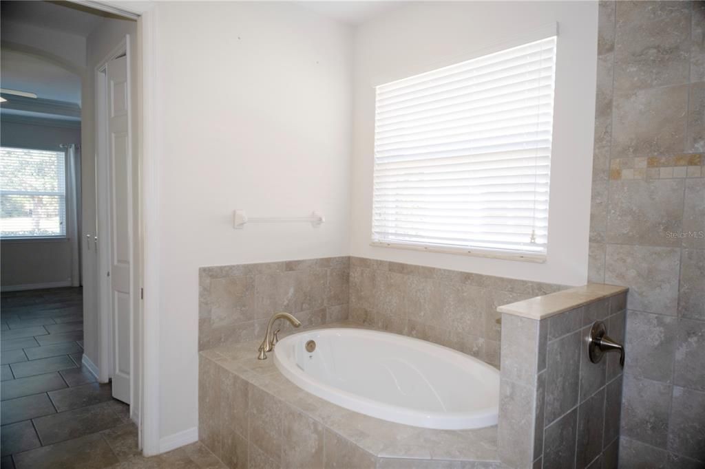 出租: $3,000 (3 贝兹, 2 浴室, 1984 平方英尺)