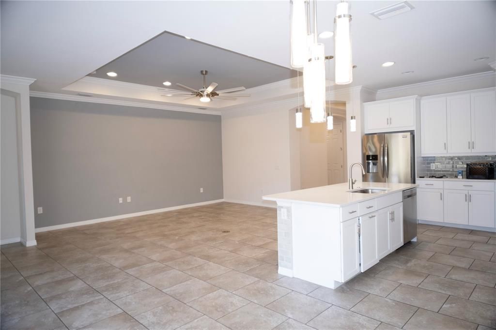 出租: $3,000 (3 贝兹, 2 浴室, 1984 平方英尺)