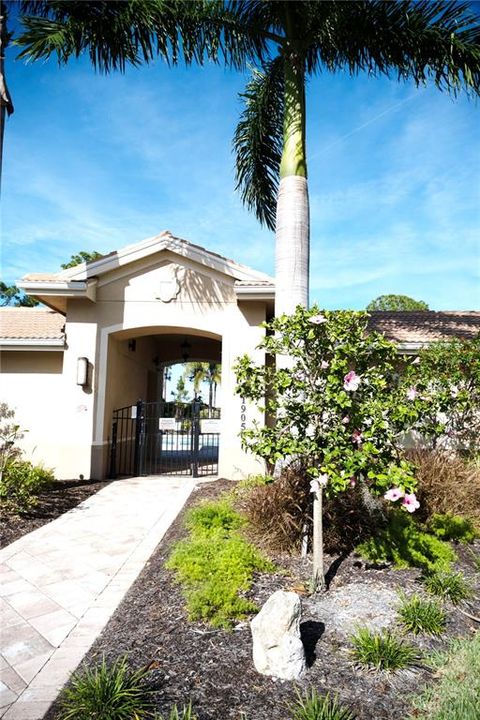 出租: $3,000 (3 贝兹, 2 浴室, 1984 平方英尺)