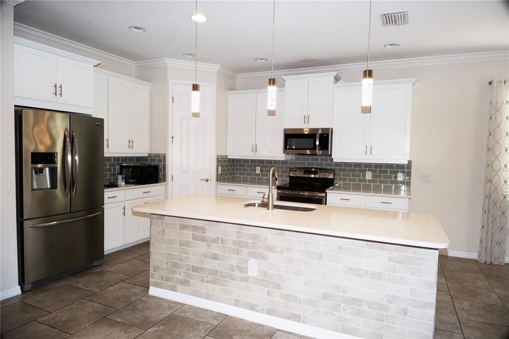 出租: $3,000 (3 贝兹, 2 浴室, 1984 平方英尺)