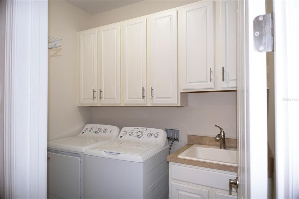 出租: $3,000 (3 贝兹, 2 浴室, 1984 平方英尺)