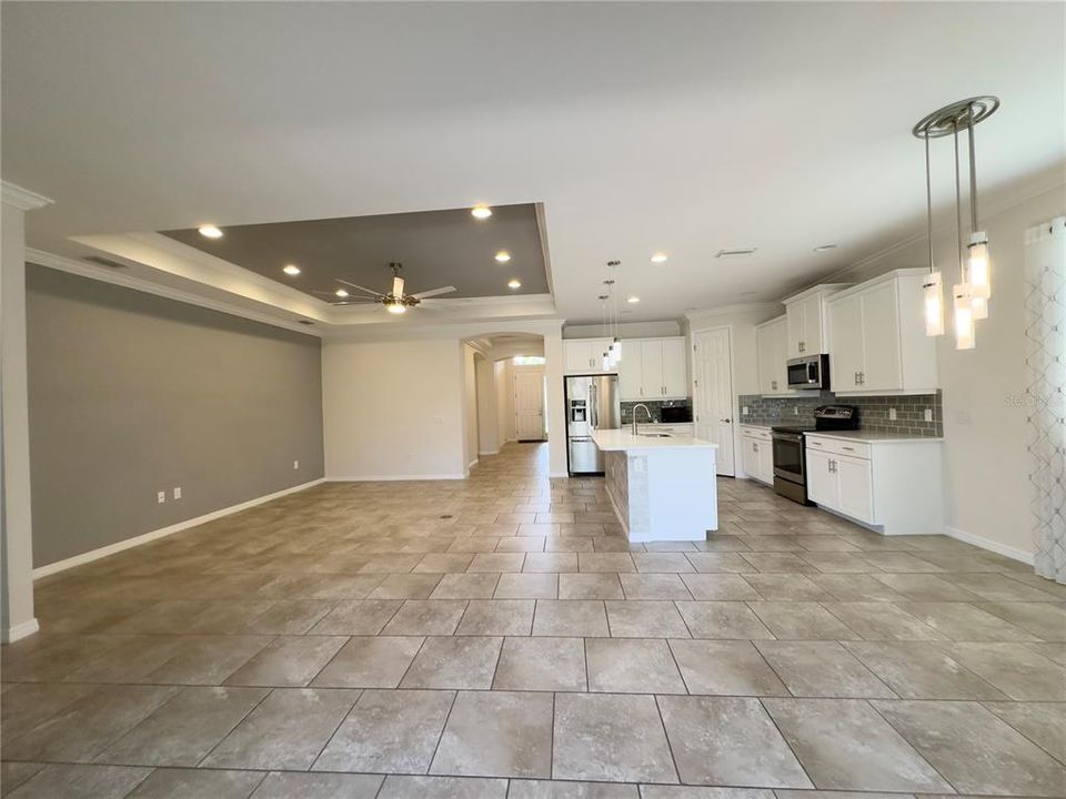 出租: $3,000 (3 贝兹, 2 浴室, 1984 平方英尺)