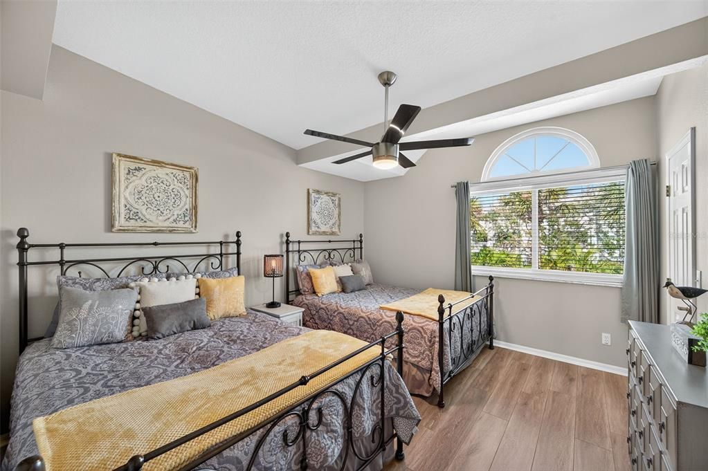 For Sale: $575,000 (2 beds, 2 baths, 1465 Square Feet)