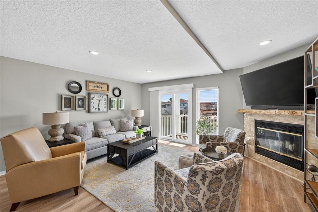 For Sale: $575,000 (2 beds, 2 baths, 1465 Square Feet)