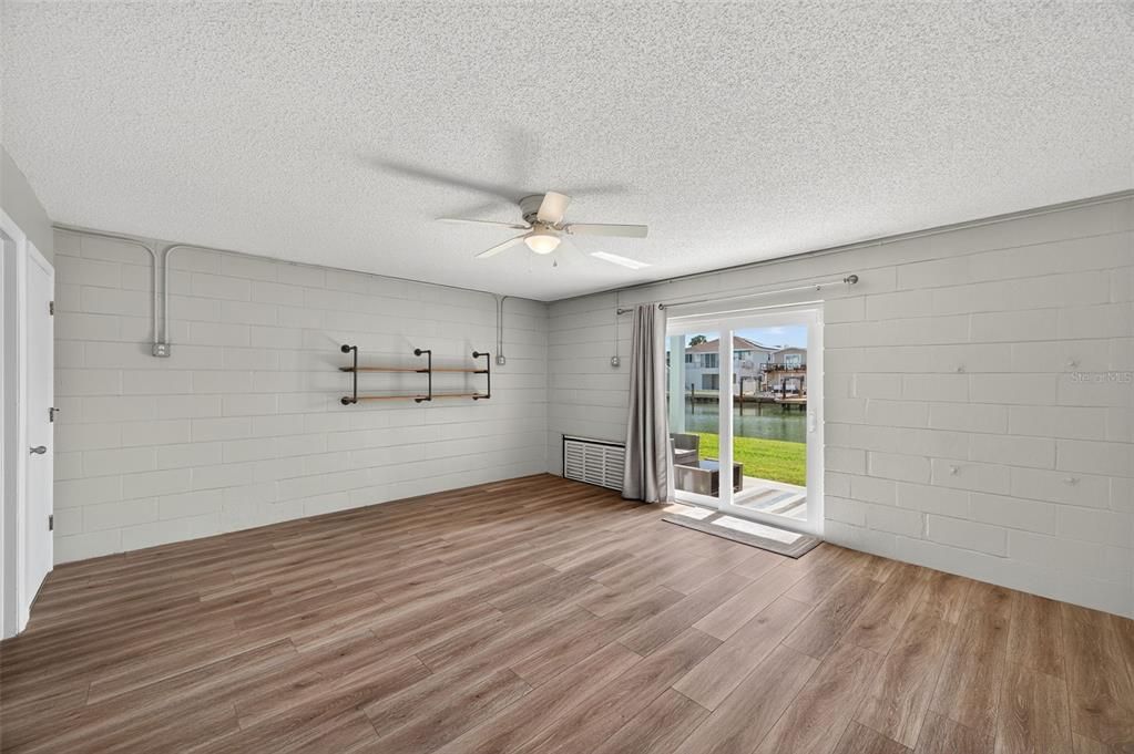 For Sale: $575,000 (2 beds, 2 baths, 1465 Square Feet)