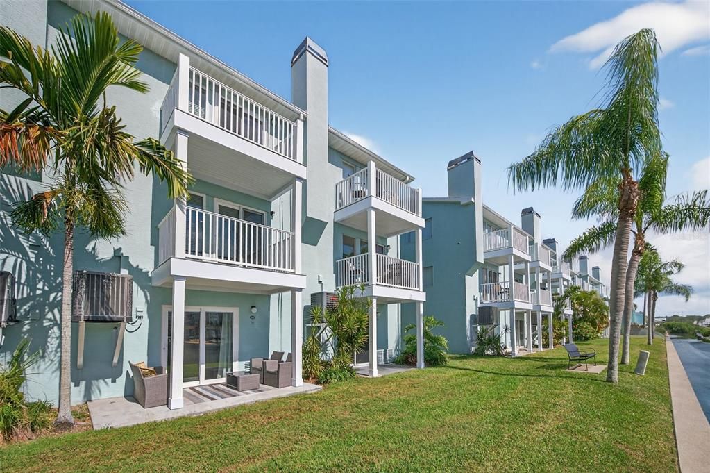 For Sale: $575,000 (2 beds, 2 baths, 1465 Square Feet)