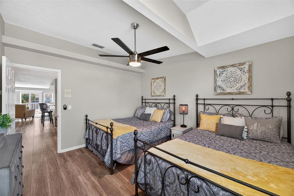 For Sale: $575,000 (2 beds, 2 baths, 1465 Square Feet)