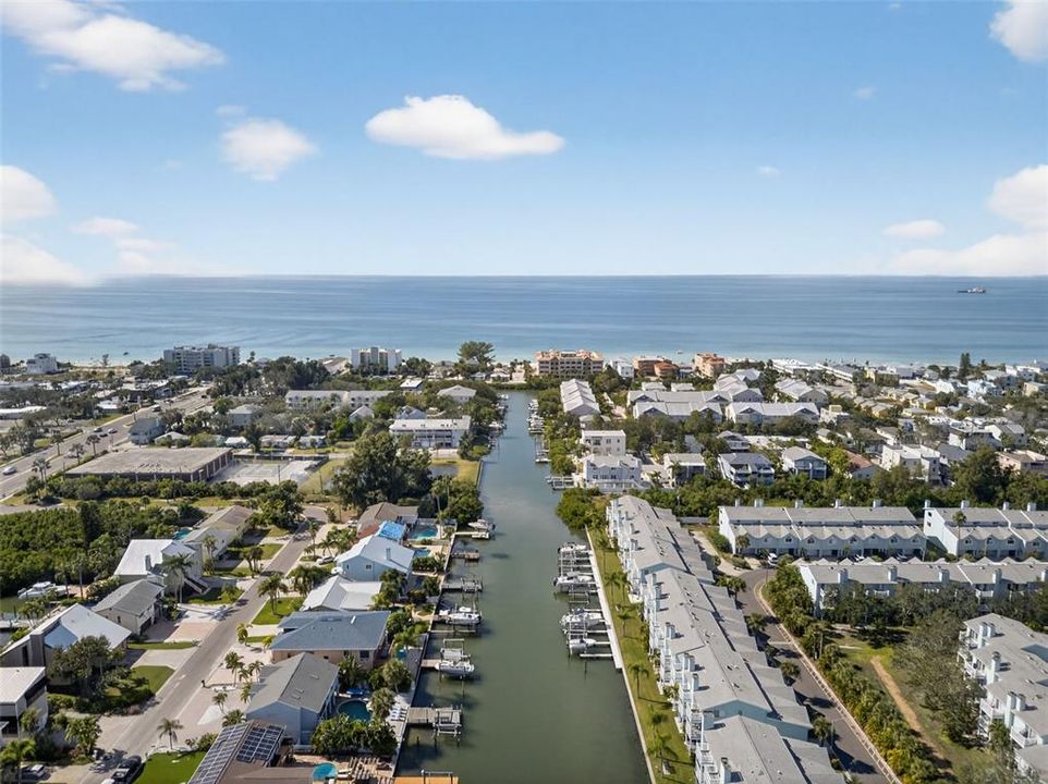 For Sale: $575,000 (2 beds, 2 baths, 1465 Square Feet)