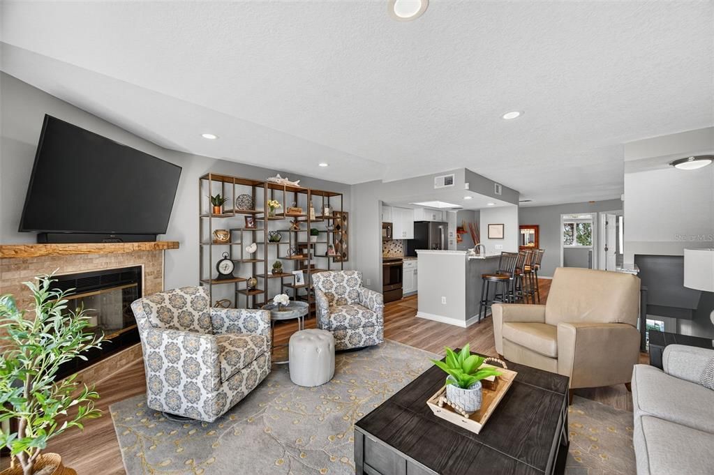 For Sale: $575,000 (2 beds, 2 baths, 1465 Square Feet)