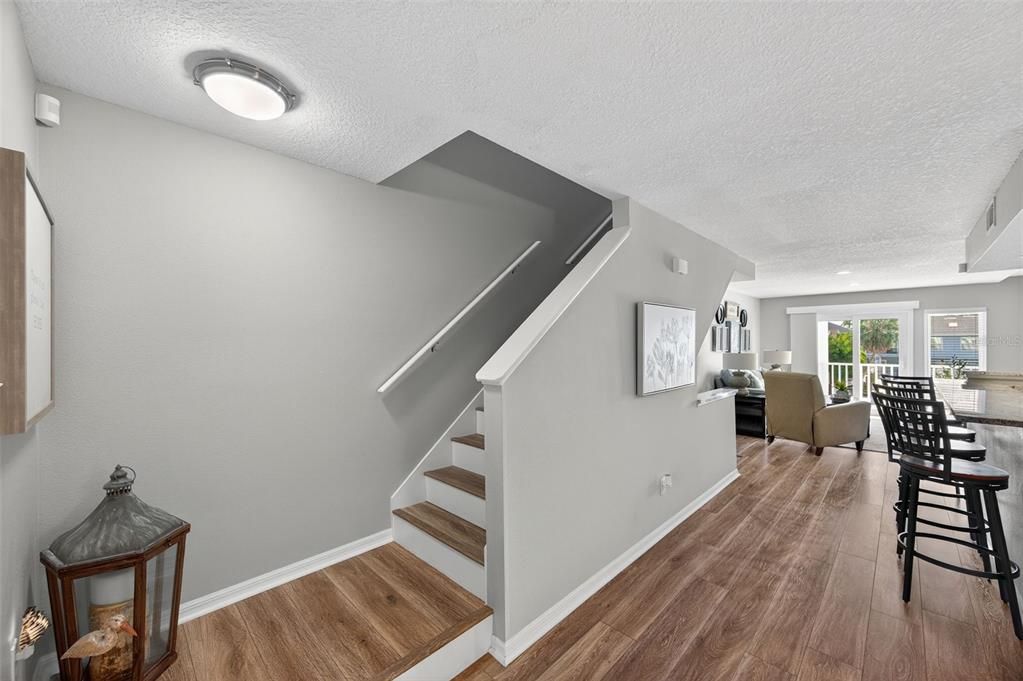 For Sale: $575,000 (2 beds, 2 baths, 1465 Square Feet)