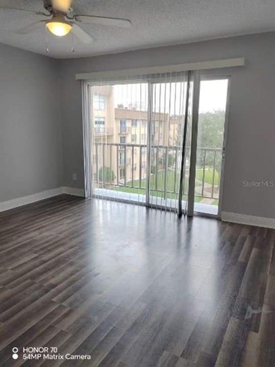 出租: $1,300 (1 贝兹, 1 浴室, 586 平方英尺)