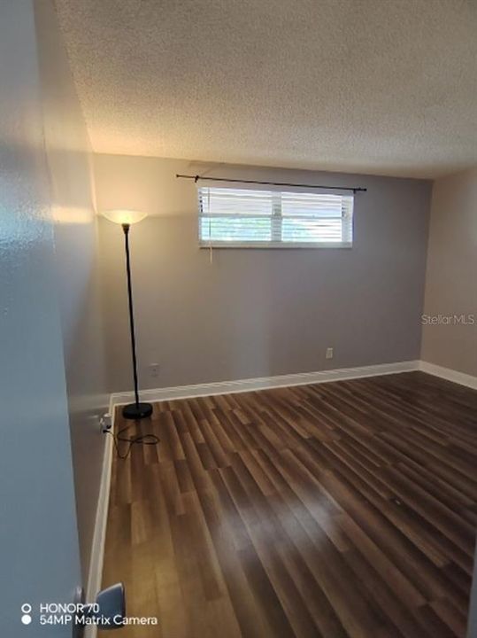 出租: $1,300 (1 贝兹, 1 浴室, 586 平方英尺)