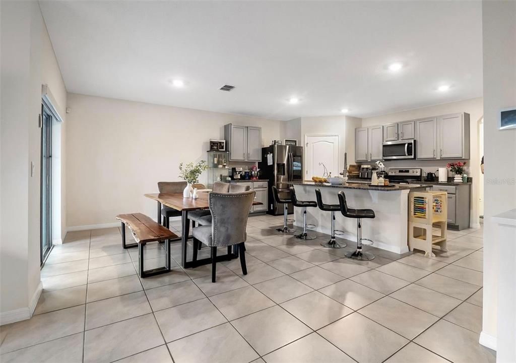 На продажу: $410,000 (4 спален, 2 ванн, 1830 Квадратных фут)