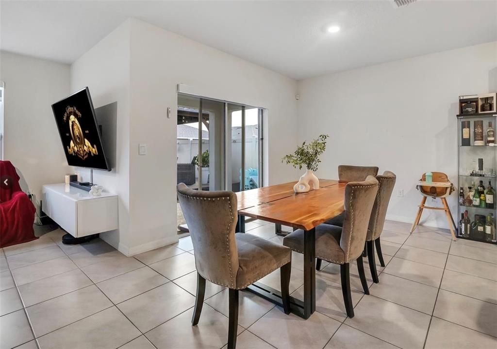 На продажу: $410,000 (4 спален, 2 ванн, 1830 Квадратных фут)