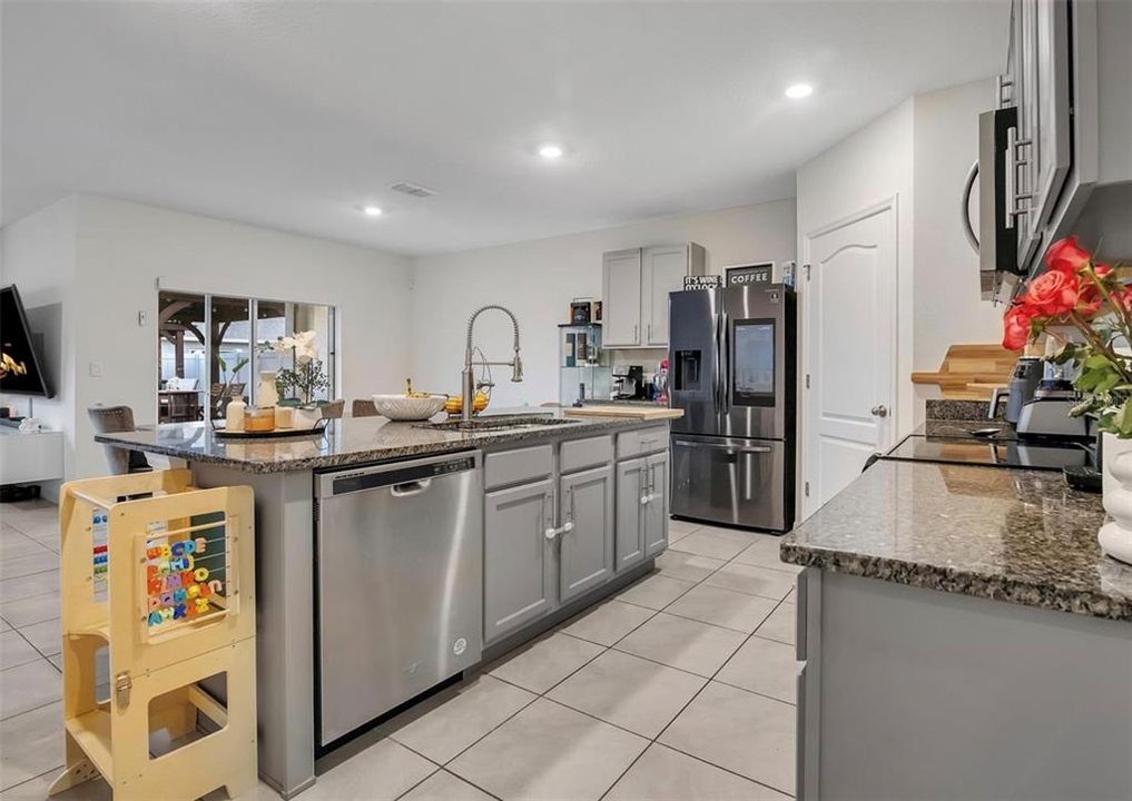 На продажу: $410,000 (4 спален, 2 ванн, 1830 Квадратных фут)