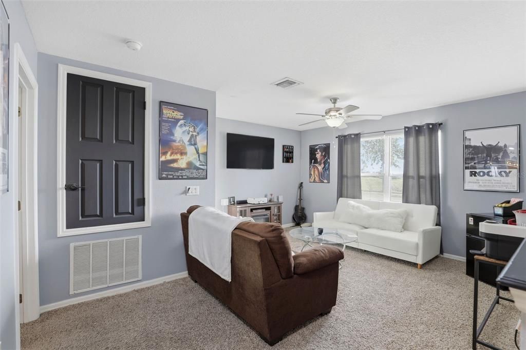 For Sale: $310,000 (3 beds, 2 baths, 1696 Square Feet)