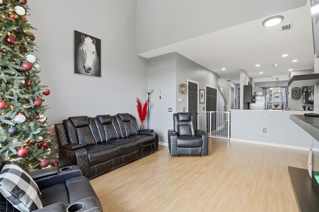 For Sale: $310,000 (3 beds, 2 baths, 1696 Square Feet)