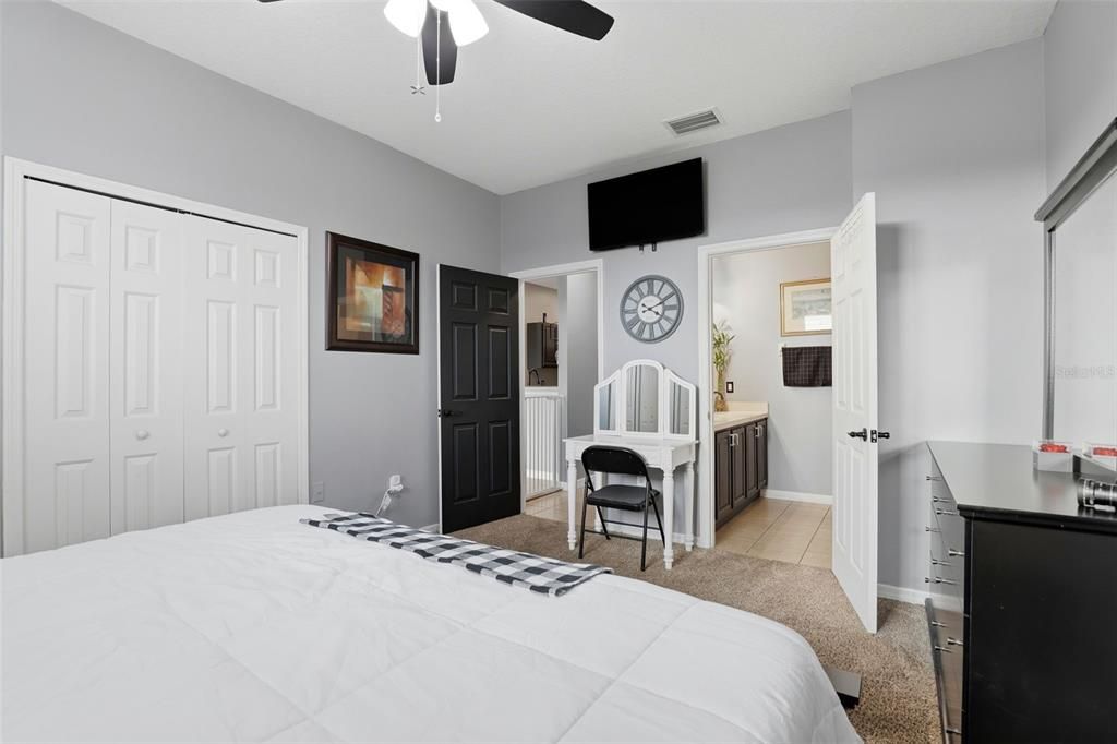 For Sale: $310,000 (3 beds, 2 baths, 1696 Square Feet)