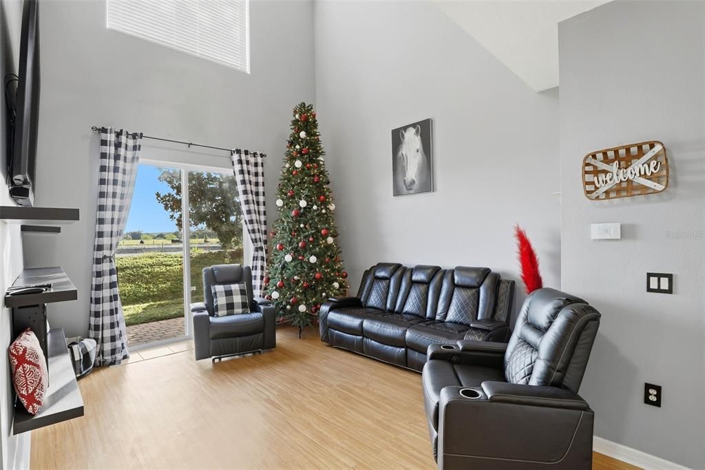 For Sale: $310,000 (3 beds, 2 baths, 1696 Square Feet)