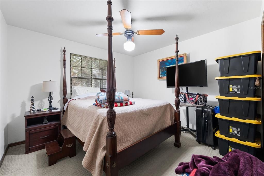 待售: $320,000 (3 贝兹, 2 浴室, 2212 平方英尺)