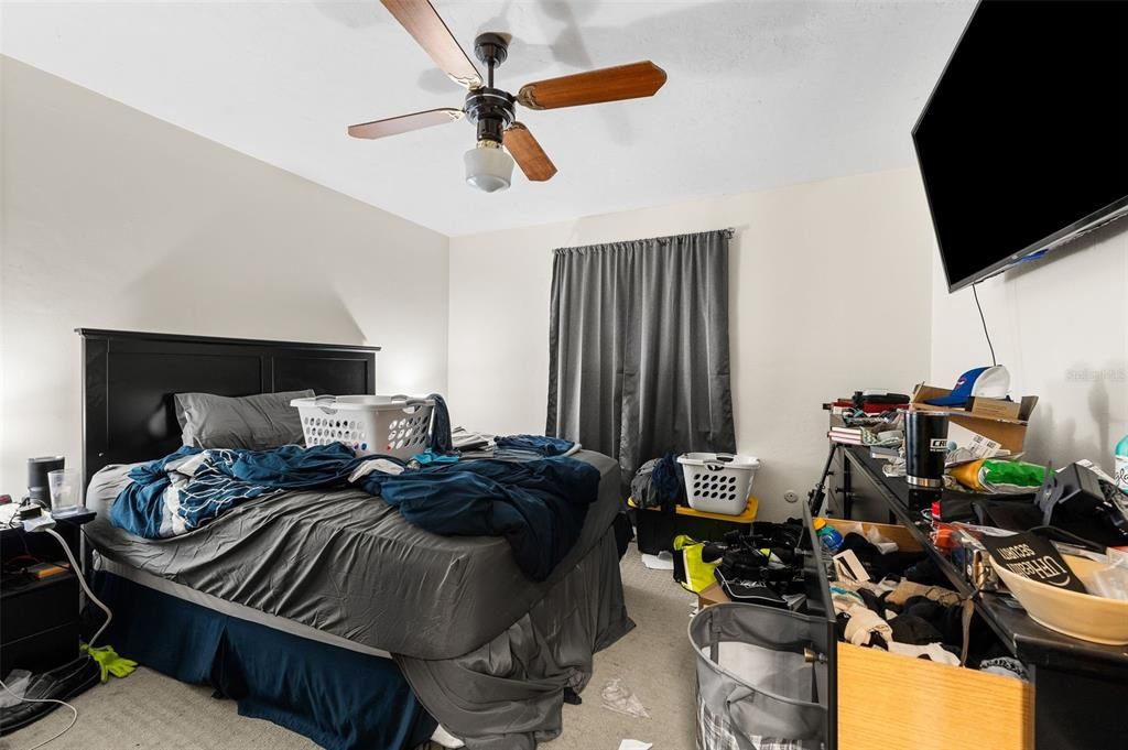 待售: $320,000 (3 贝兹, 2 浴室, 2212 平方英尺)