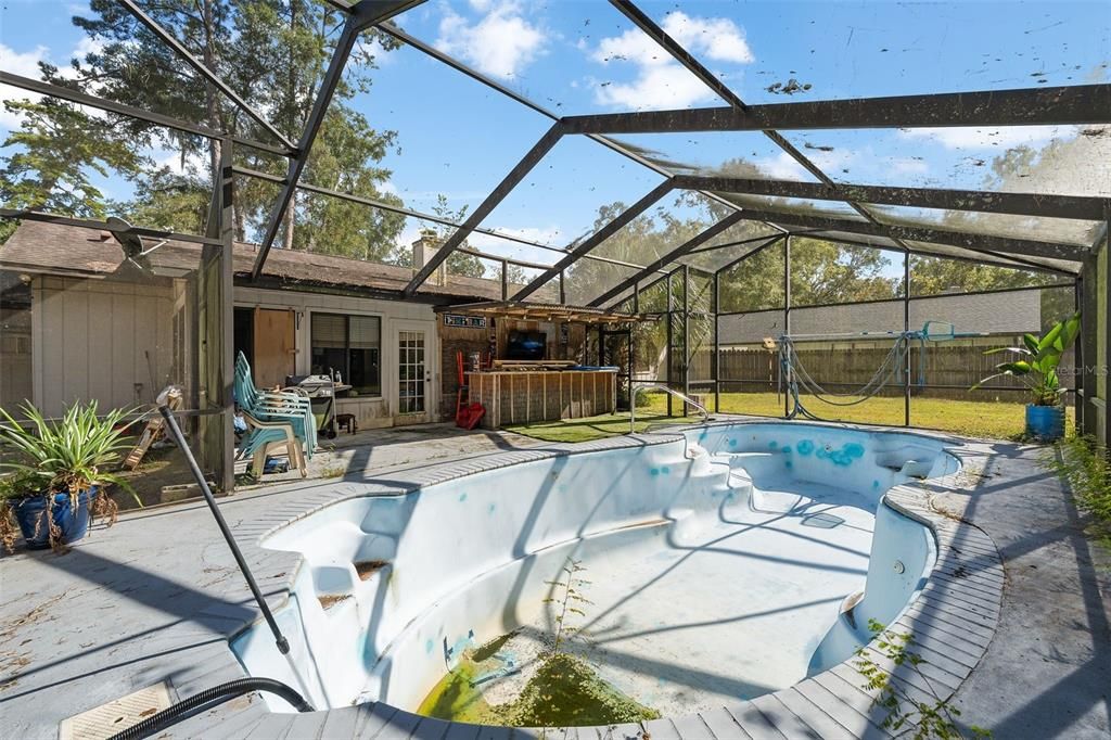 待售: $320,000 (3 贝兹, 2 浴室, 2212 平方英尺)