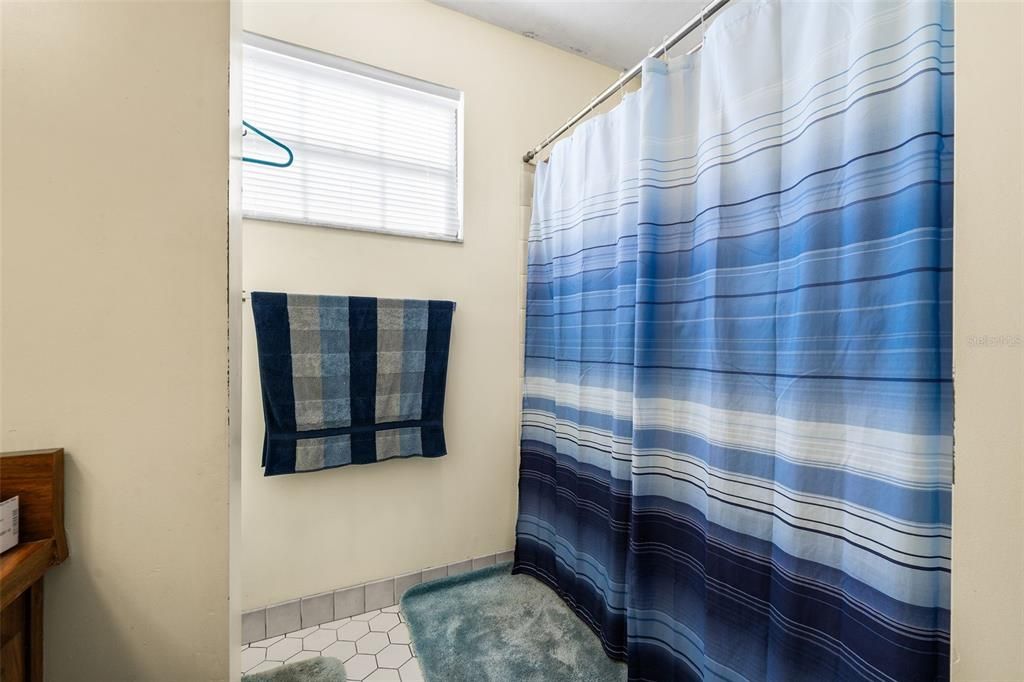 待售: $320,000 (3 贝兹, 2 浴室, 2212 平方英尺)