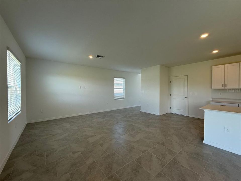 For Rent: $2,400 (4 beds, 2 baths, 2028 Square Feet)